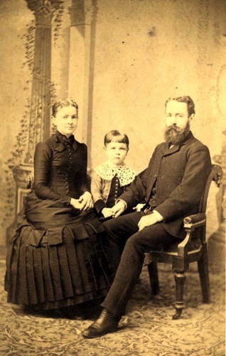 William I. Gaunt and daughter Caroline. 1885?chs-013812